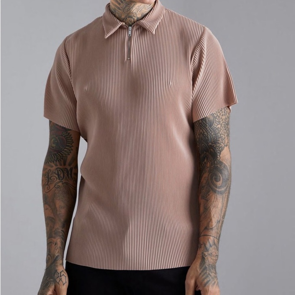 BOOHOO Men’s Slim Fit Pleated Zip Polo - Picture 4 of 5